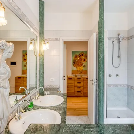 Emerald House 公寓