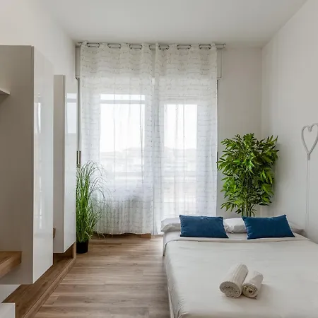 Emerald House 公寓 *